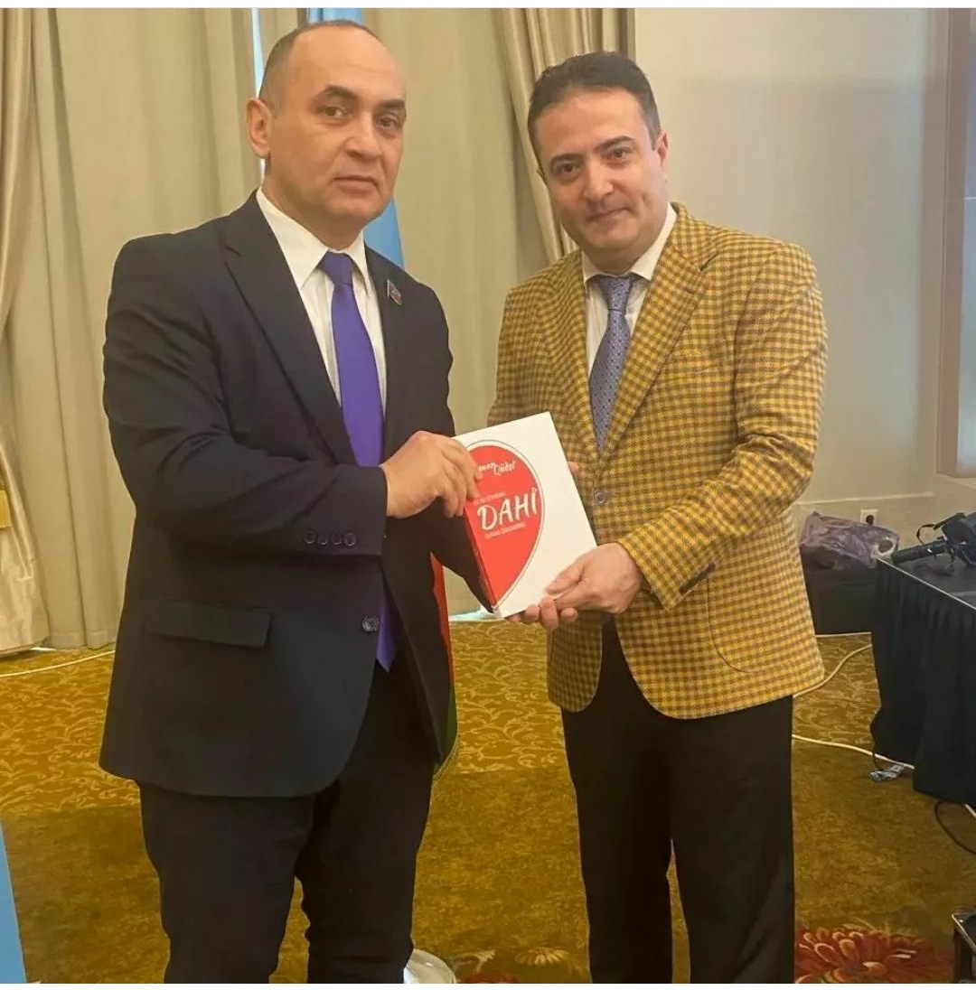 Dəyərli Millət Vəkillərimizə "Siz bu kitabdan DAHİ olaraq çıxacaqsınız" kitabımızı hədiyyə edərkən